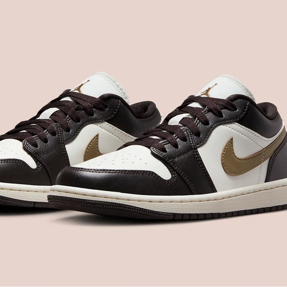Air Jordan 1 ‘low shadow brown’ sneakers.